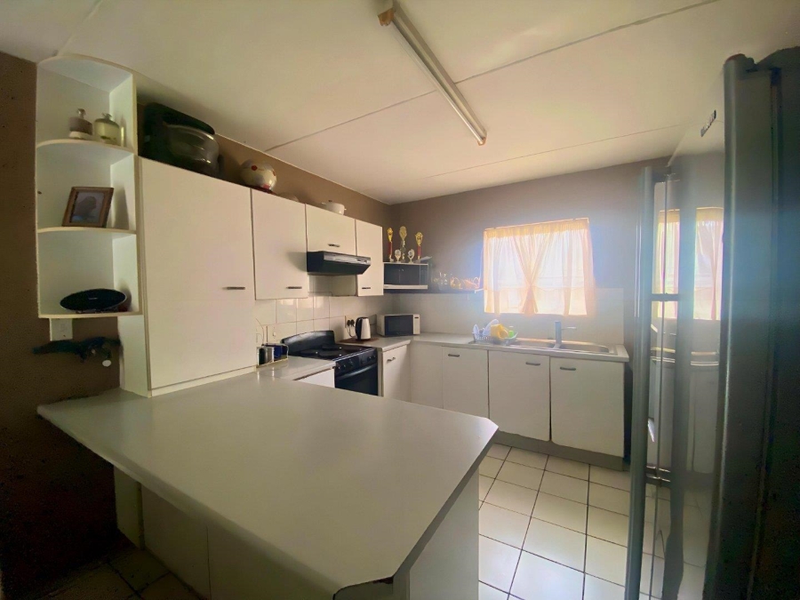 2 Bedroom Property for Sale in Vorna Valley Gauteng