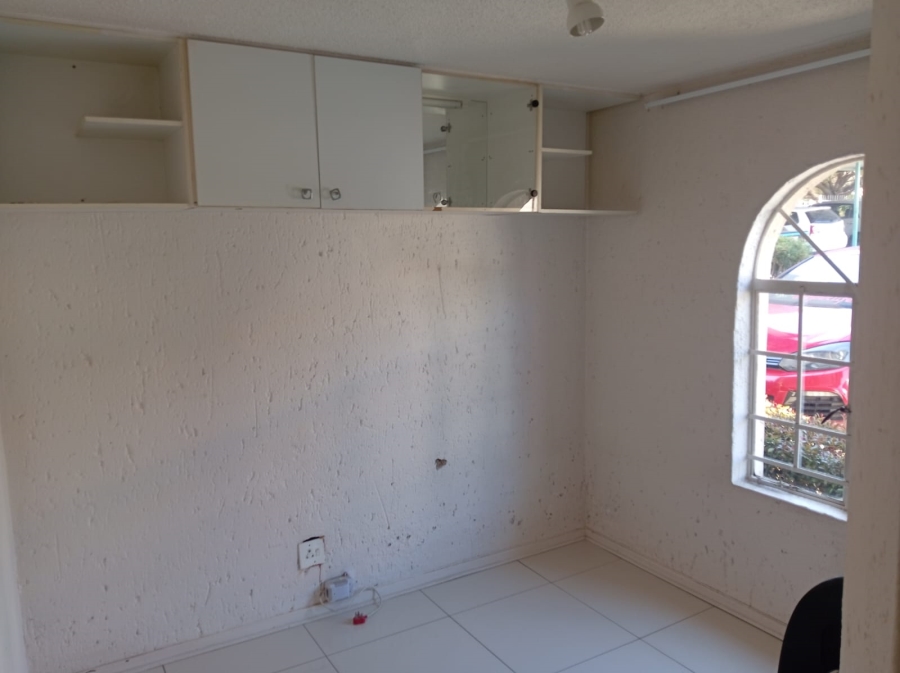 2 Bedroom Property for Sale in Vorna Valley Gauteng
