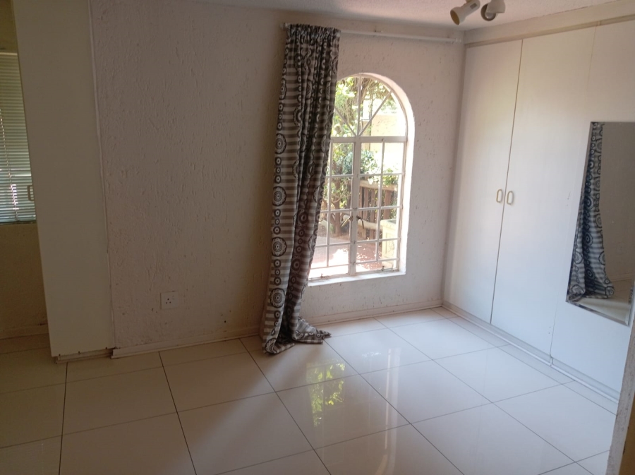 2 Bedroom Property for Sale in Vorna Valley Gauteng