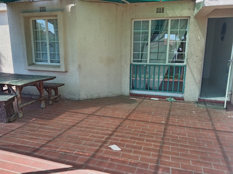 2 Bedroom Property for Sale in Vorna Valley Gauteng