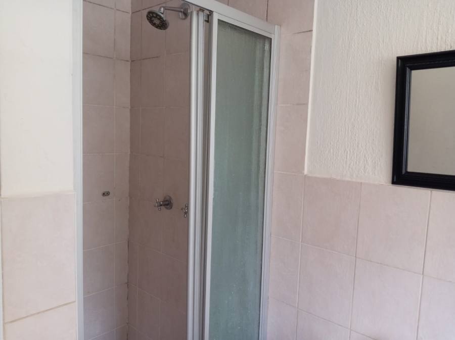 2 Bedroom Property for Sale in Vorna Valley Gauteng