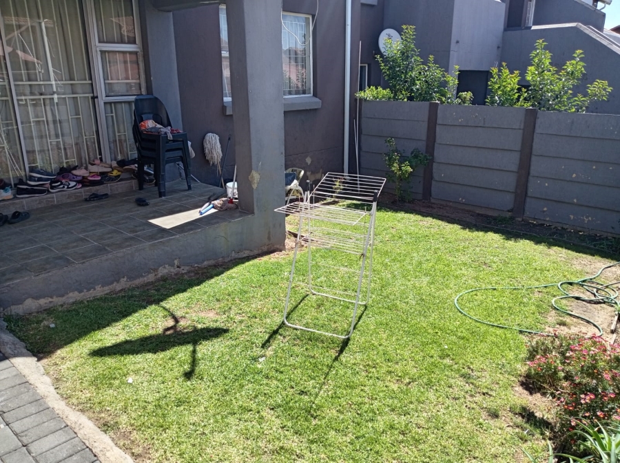 2 Bedroom Property for Sale in Vorna Valley Gauteng