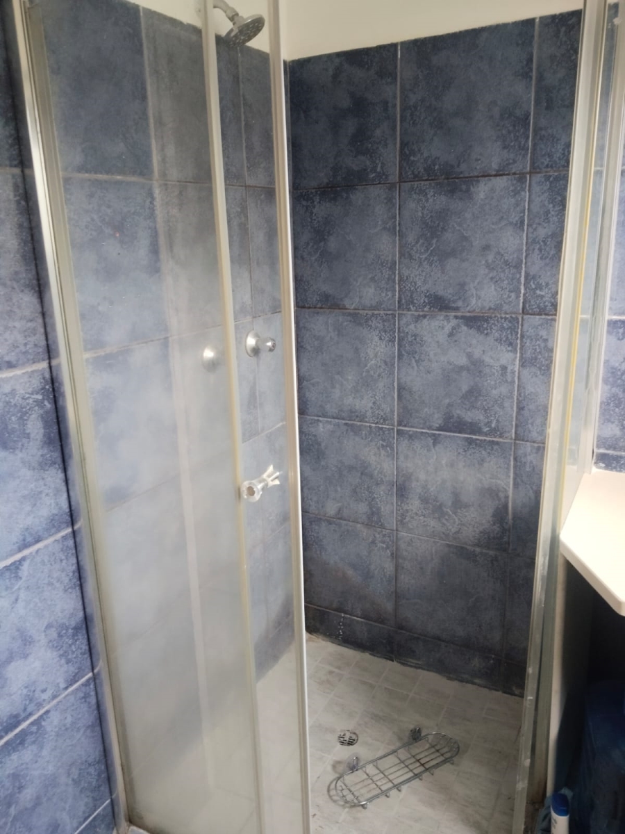 2 Bedroom Property for Sale in Vorna Valley Gauteng