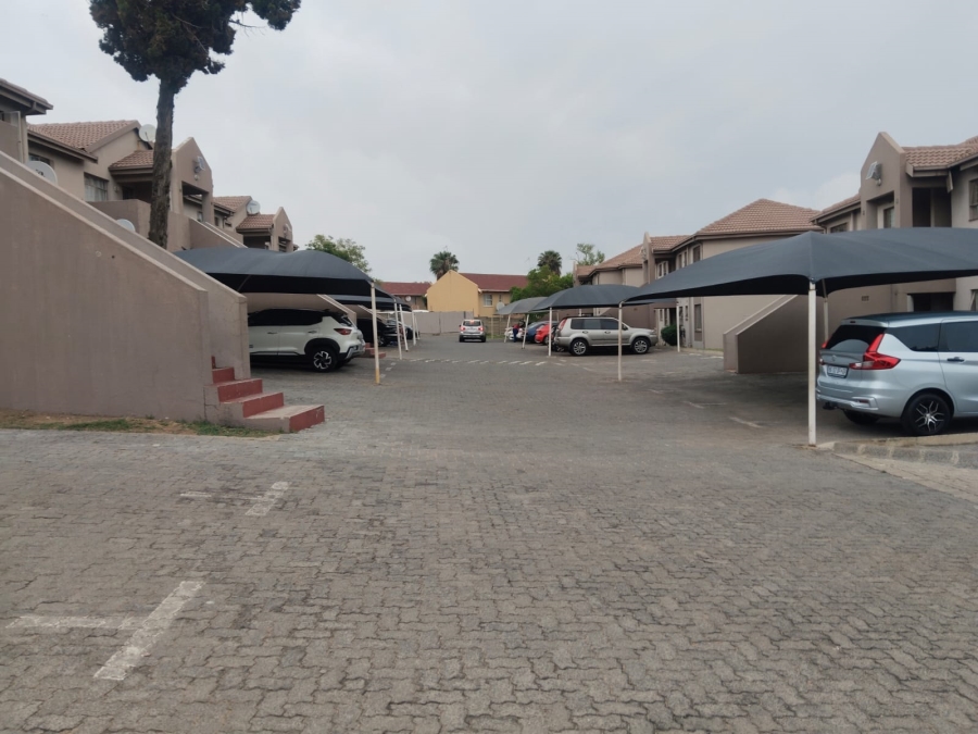 2 Bedroom Property for Sale in Vorna Valley Gauteng