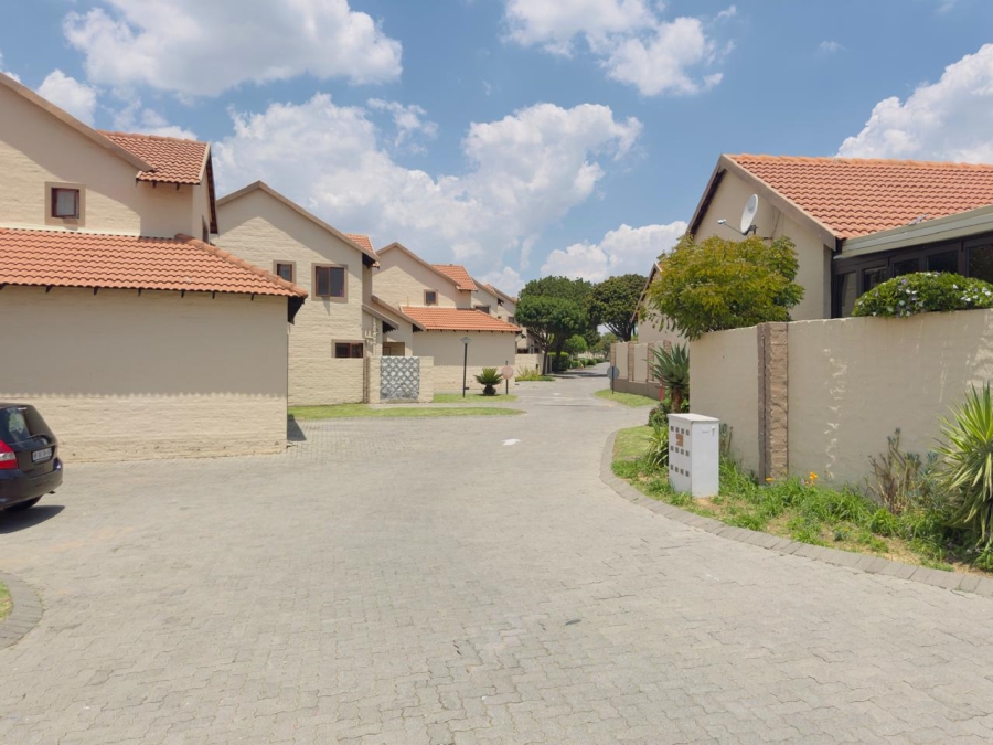 3 Bedroom Property for Sale in Noordwyk Gauteng