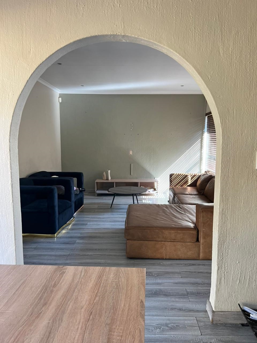 4 Bedroom Property for Sale in Glen Marais Gauteng