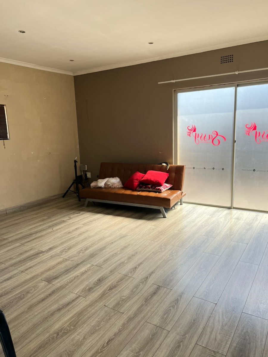 4 Bedroom Property for Sale in Glen Marais Gauteng