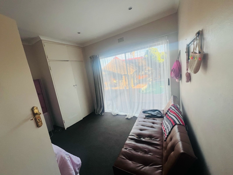 4 Bedroom Property for Sale in Glen Marais Gauteng