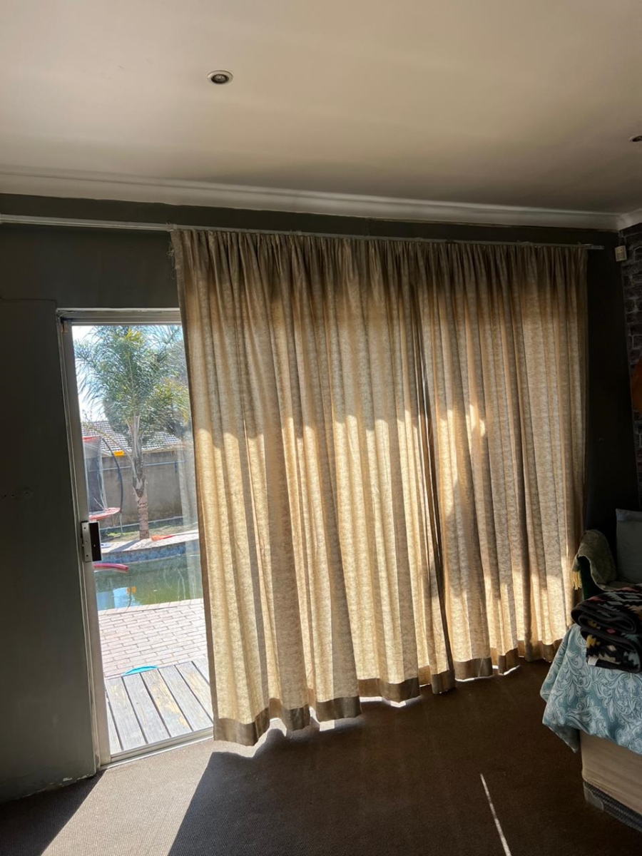 4 Bedroom Property for Sale in Glen Marais Gauteng