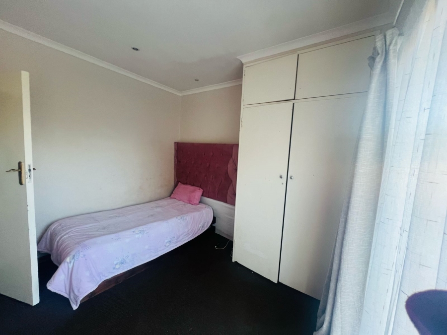 4 Bedroom Property for Sale in Glen Marais Gauteng