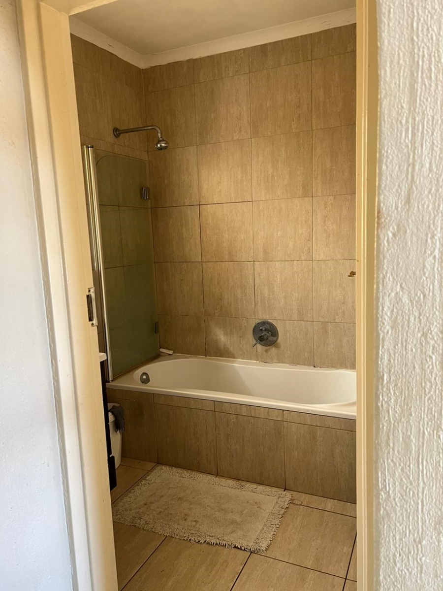 4 Bedroom Property for Sale in Glen Marais Gauteng