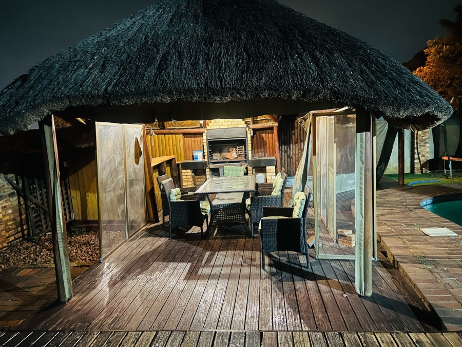 4 Bedroom Property for Sale in Glen Marais Gauteng