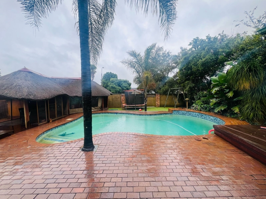 4 Bedroom Property for Sale in Glen Marais Gauteng