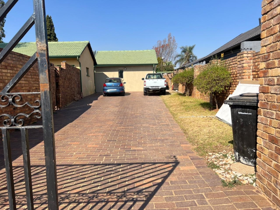 4 Bedroom Property for Sale in Glen Marais Gauteng