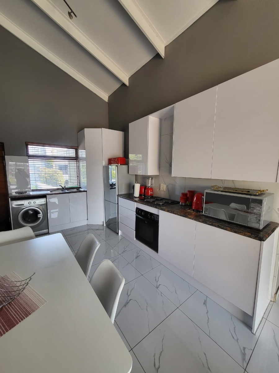 To Let 3 Bedroom Property for Rent in Greenstone Hill Gauteng