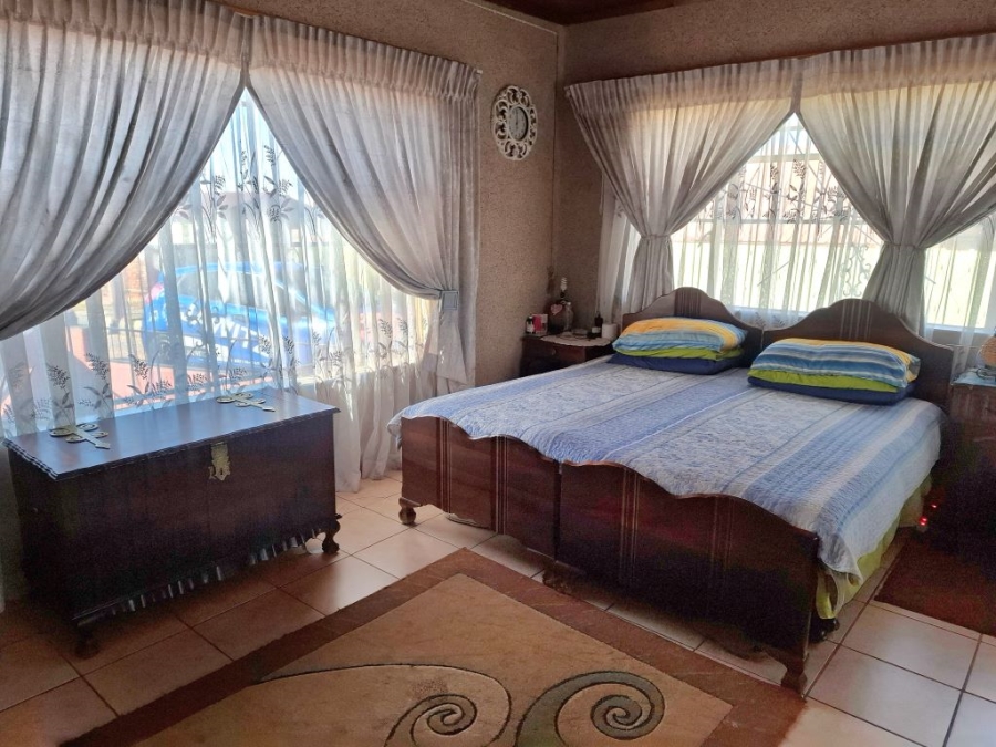 4 Bedroom Property for Sale in Toekomsrus Gauteng