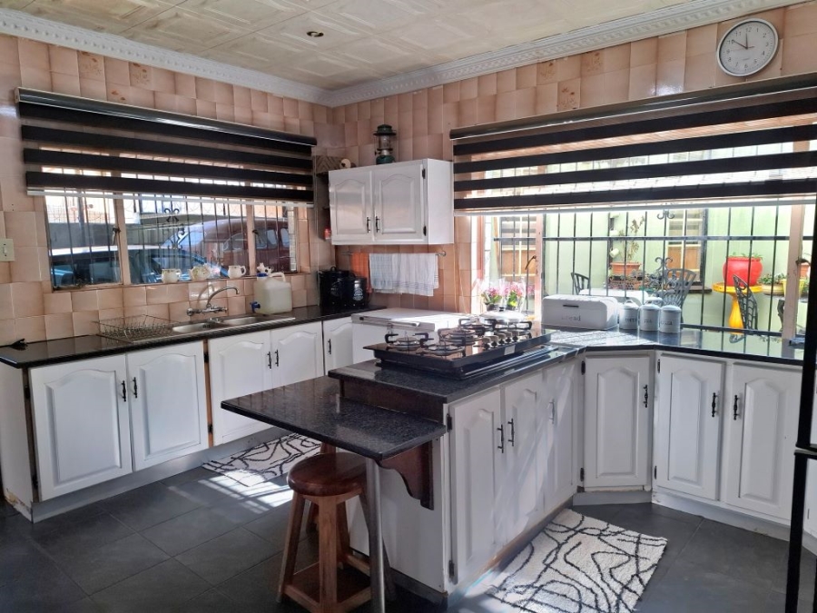 4 Bedroom Property for Sale in Toekomsrus Gauteng