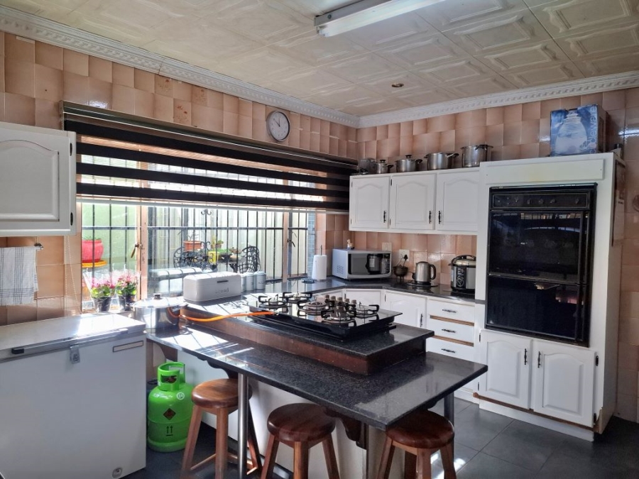 4 Bedroom Property for Sale in Toekomsrus Gauteng