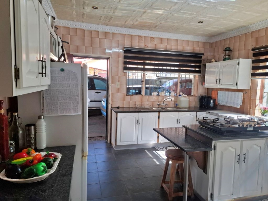 4 Bedroom Property for Sale in Toekomsrus Gauteng