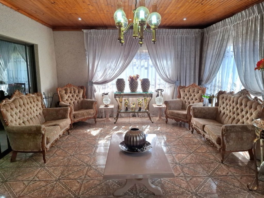 4 Bedroom Property for Sale in Toekomsrus Gauteng