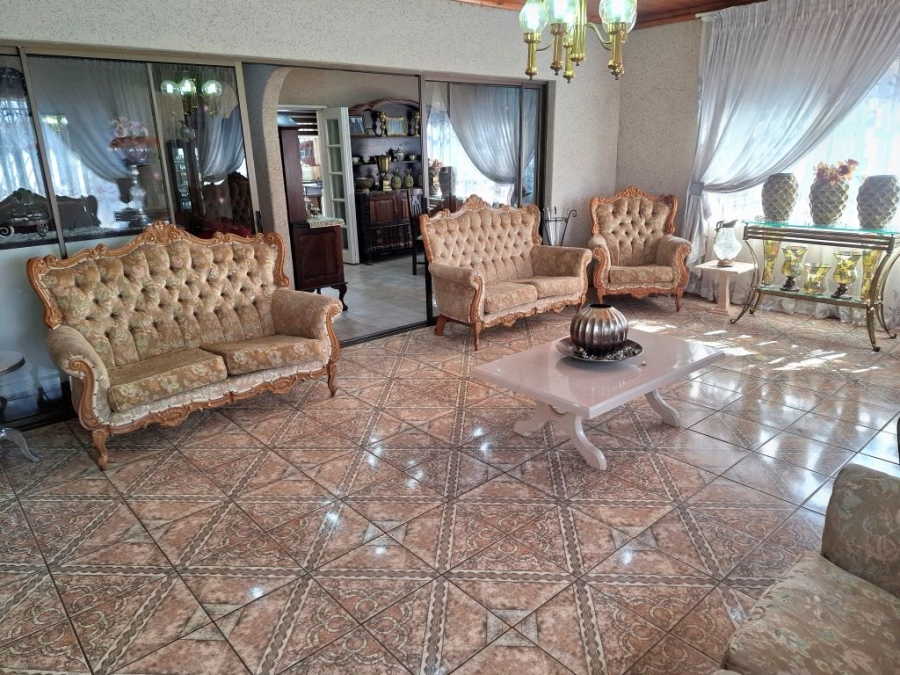 4 Bedroom Property for Sale in Toekomsrus Gauteng