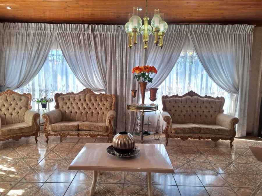 4 Bedroom Property for Sale in Toekomsrus Gauteng