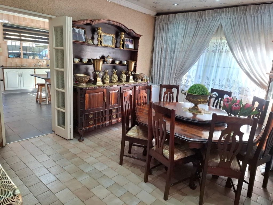 4 Bedroom Property for Sale in Toekomsrus Gauteng