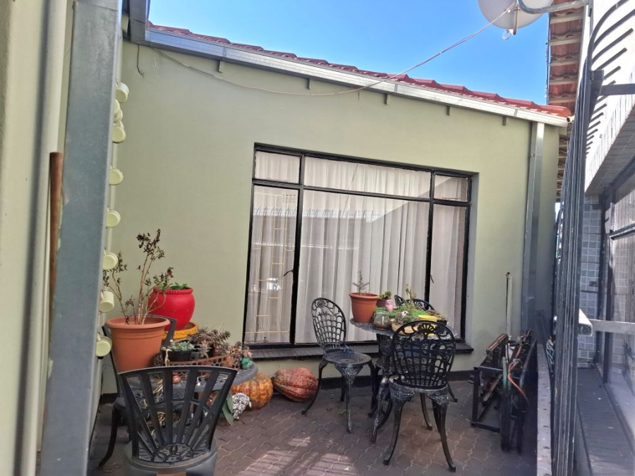 4 Bedroom Property for Sale in Toekomsrus Gauteng