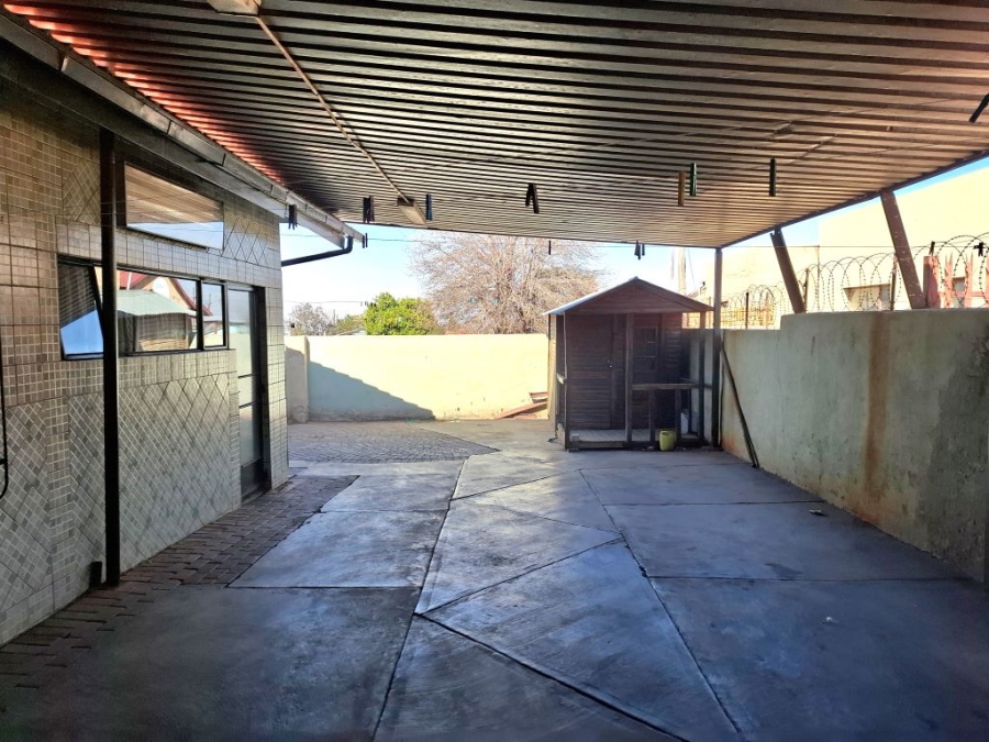 4 Bedroom Property for Sale in Toekomsrus Gauteng