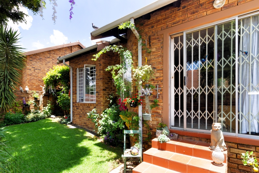2 Bedroom Property for Sale in Wilgeheuwel Gauteng