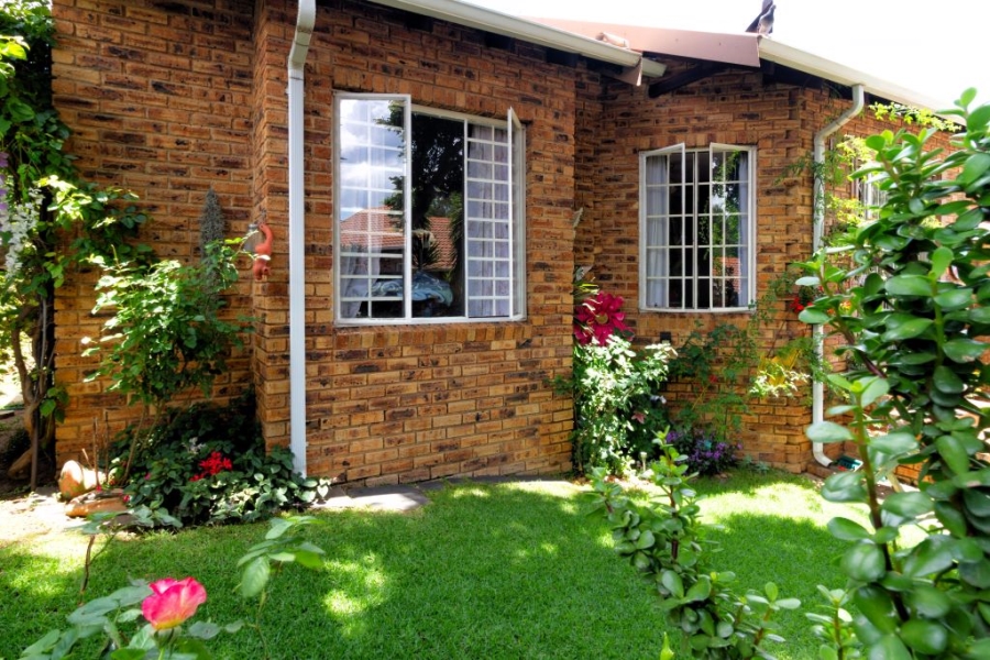 2 Bedroom Property for Sale in Wilgeheuwel Gauteng