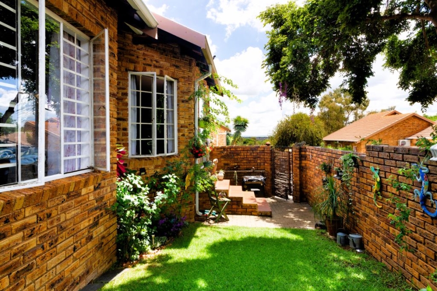2 Bedroom Property for Sale in Wilgeheuwel Gauteng