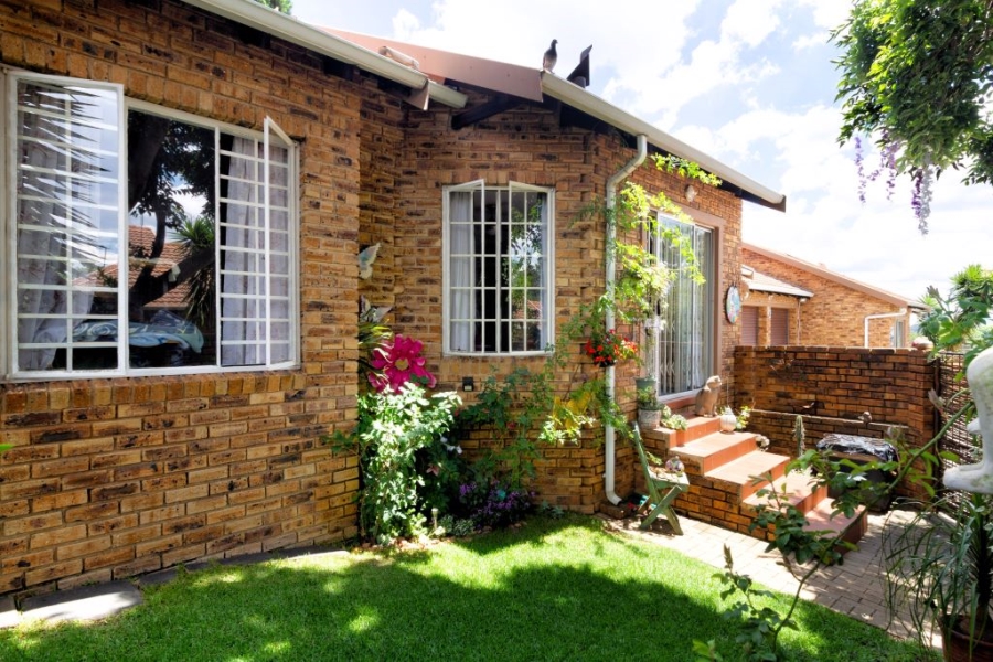 2 Bedroom Property for Sale in Wilgeheuwel Gauteng