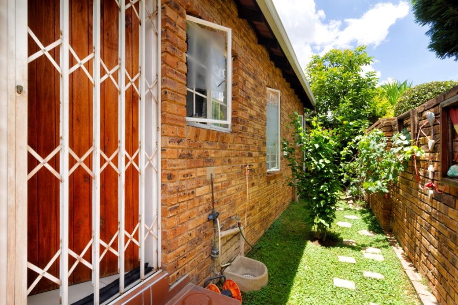 2 Bedroom Property for Sale in Wilgeheuwel Gauteng