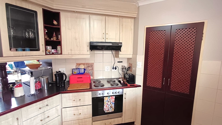 3 Bedroom Property for Sale in Die Hoewes Gauteng