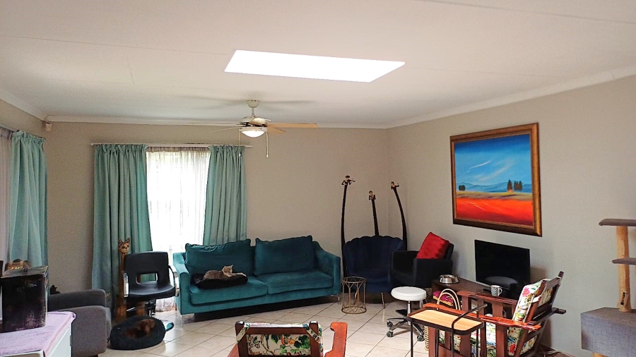 3 Bedroom Property for Sale in Die Hoewes Gauteng