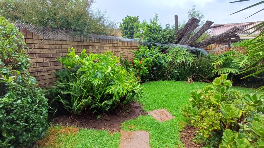 3 Bedroom Property for Sale in Die Hoewes Gauteng