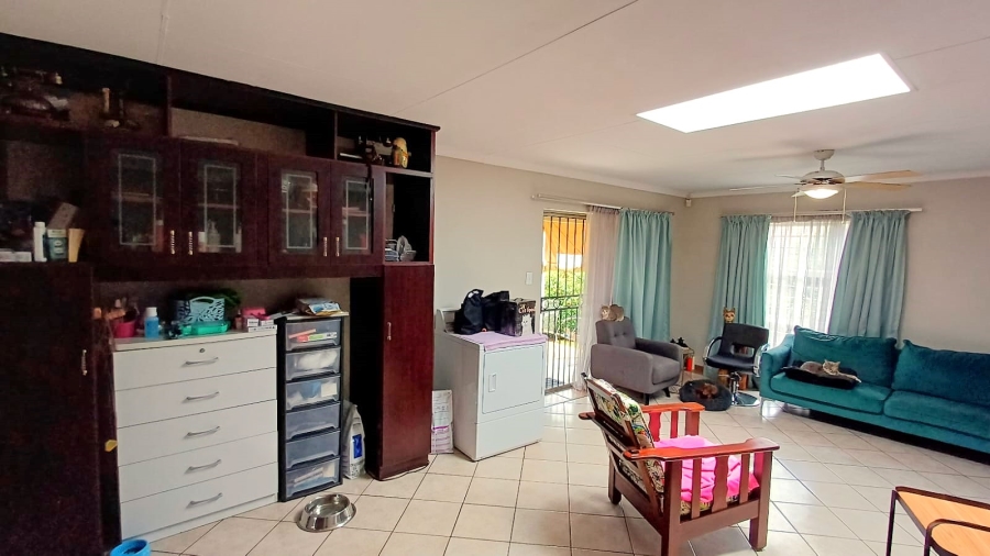 3 Bedroom Property for Sale in Die Hoewes Gauteng