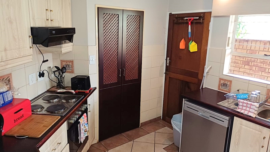 3 Bedroom Property for Sale in Die Hoewes Gauteng
