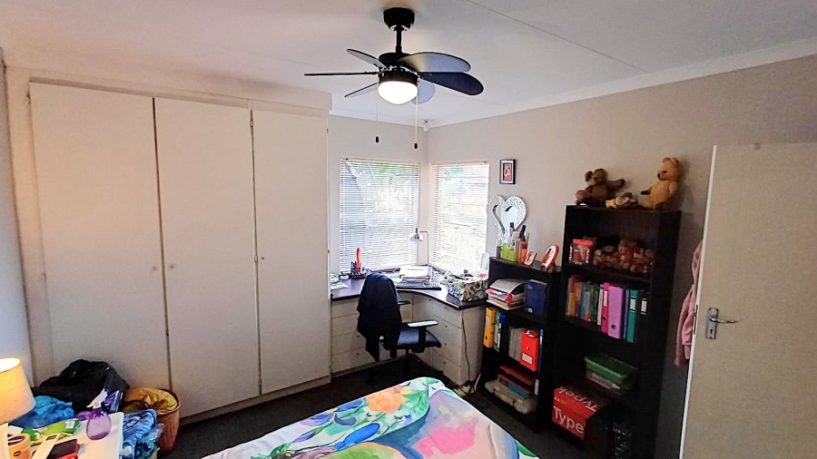 3 Bedroom Property for Sale in Die Hoewes Gauteng