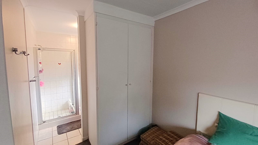 3 Bedroom Property for Sale in Die Hoewes Gauteng