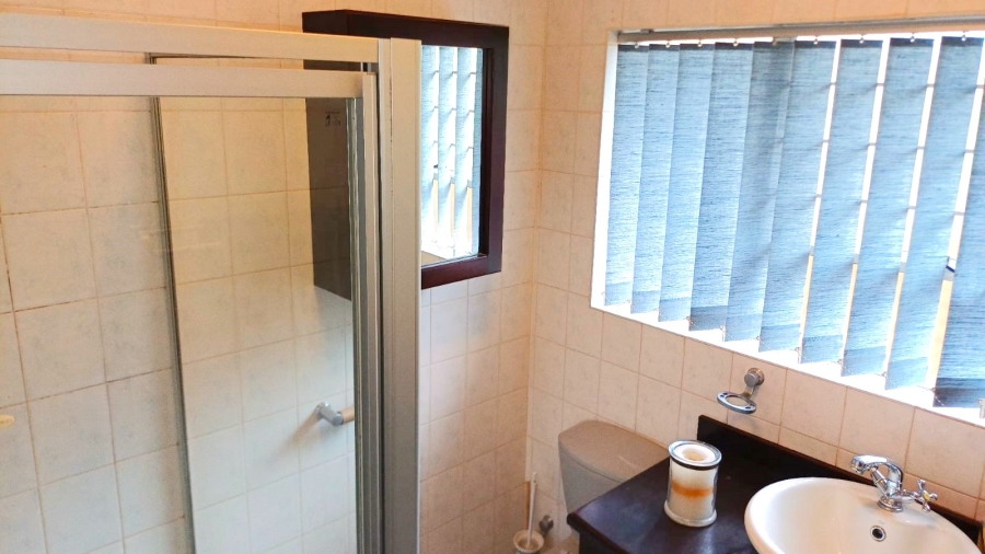 3 Bedroom Property for Sale in Die Hoewes Gauteng