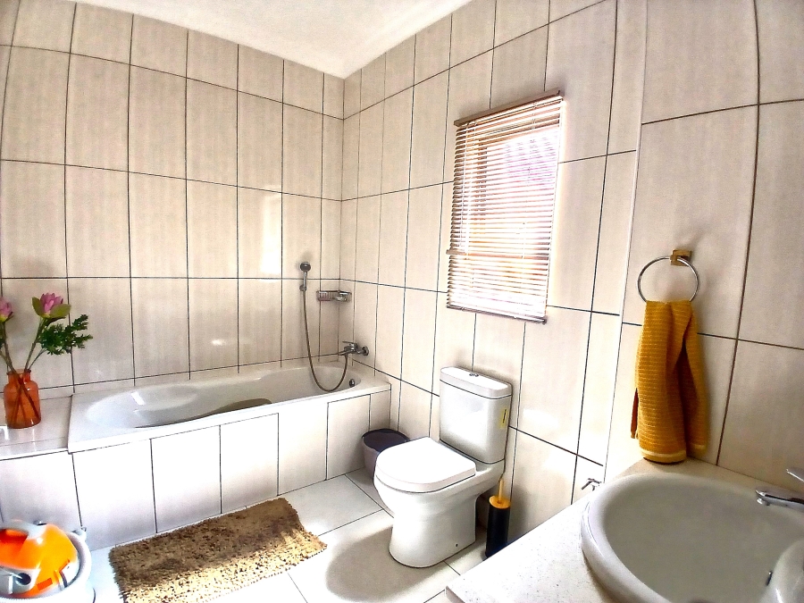 2 Bedroom Property for Sale in Blue Valley Golf Estate Gauteng