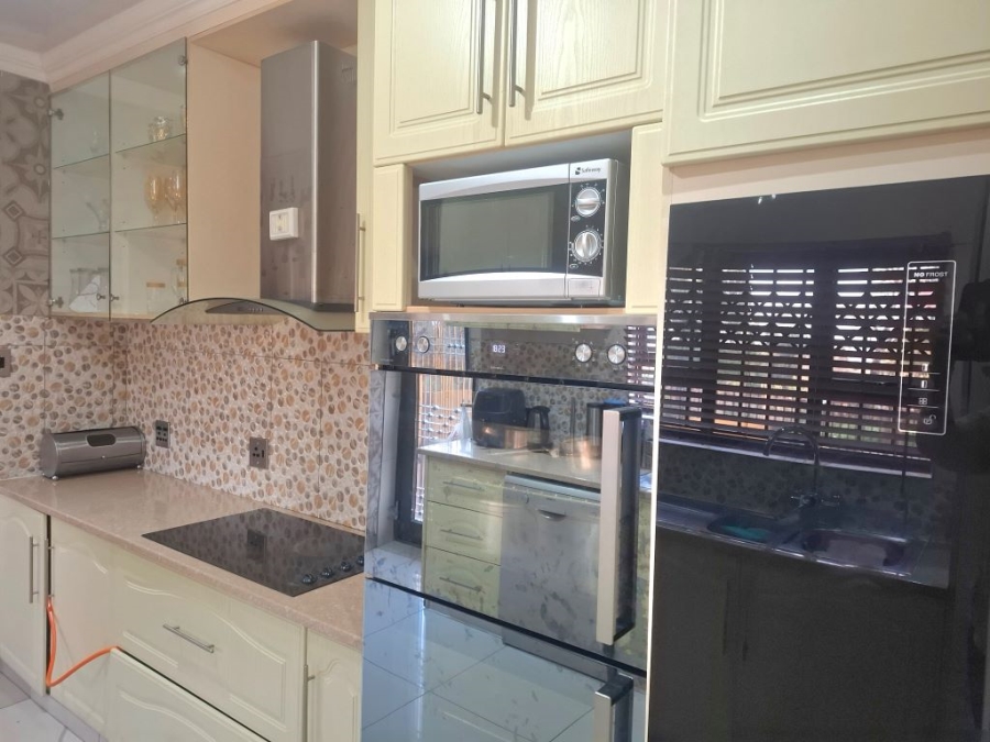 3 Bedroom Property for Sale in Hillshaven Gauteng