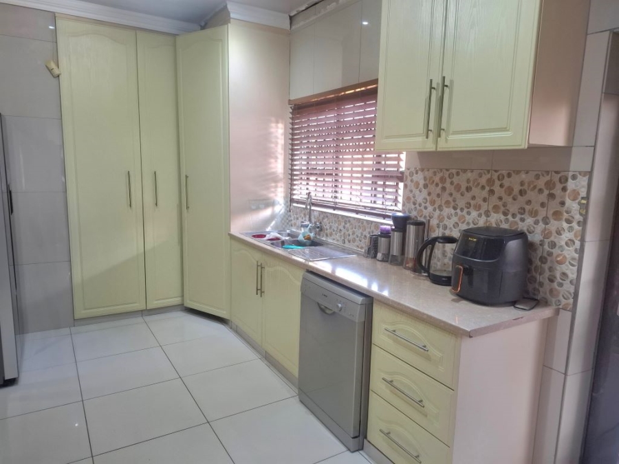 3 Bedroom Property for Sale in Hillshaven Gauteng