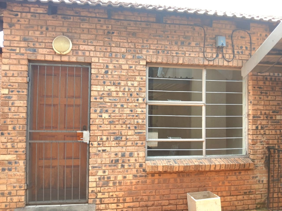 2 Bedroom Property for Sale in Greenhills Gauteng