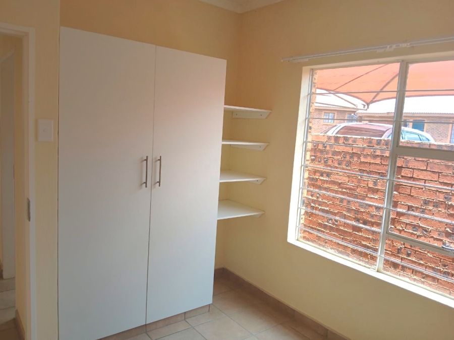 2 Bedroom Property for Sale in Greenhills Gauteng
