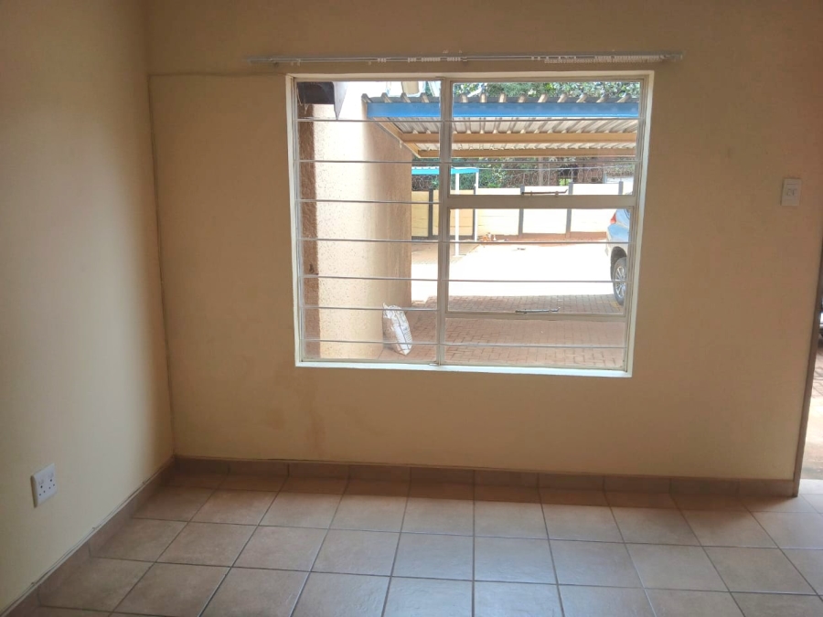 2 Bedroom Property for Sale in Greenhills Gauteng