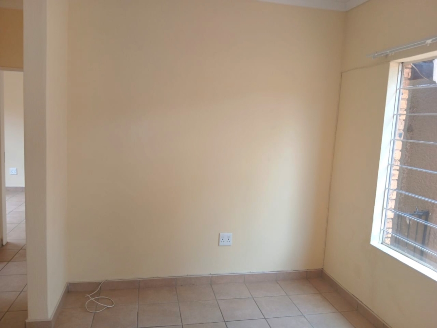2 Bedroom Property for Sale in Greenhills Gauteng