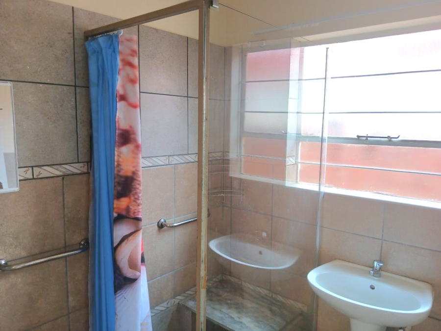 2 Bedroom Property for Sale in Greenhills Gauteng